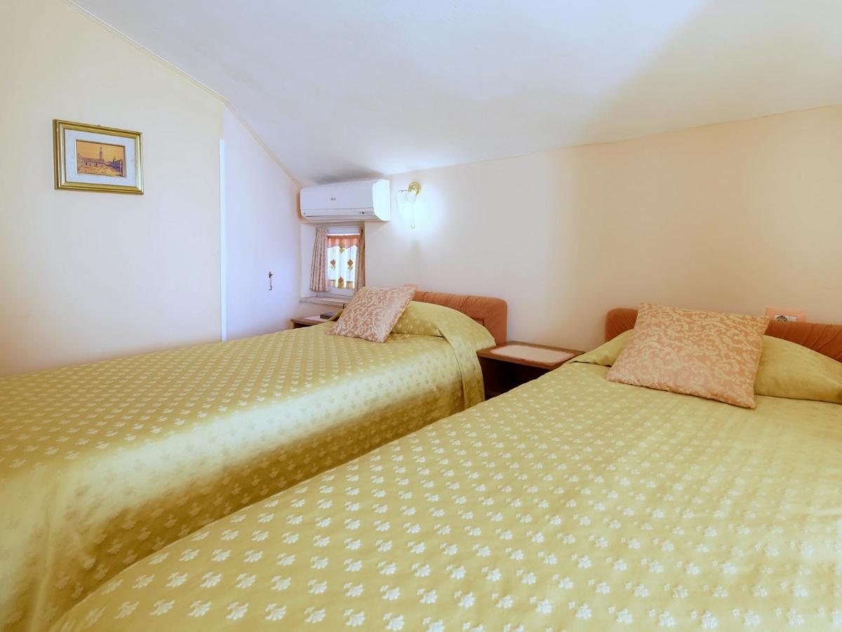 Holiday Home Nevena By Rent Istria Buje Extérieur photo